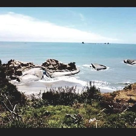 ホテル The Hole In The Rock Yurt Cape Foulwind エクステリア 写真